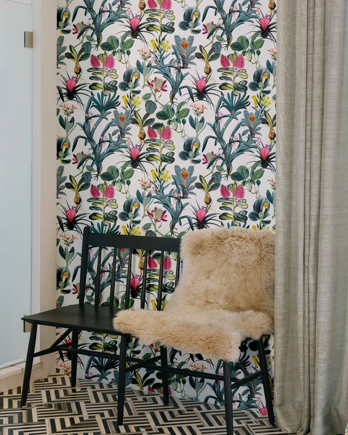 Lisse Traditional Wallpaper Wallpaper Pink / Single Roll Katie Kime